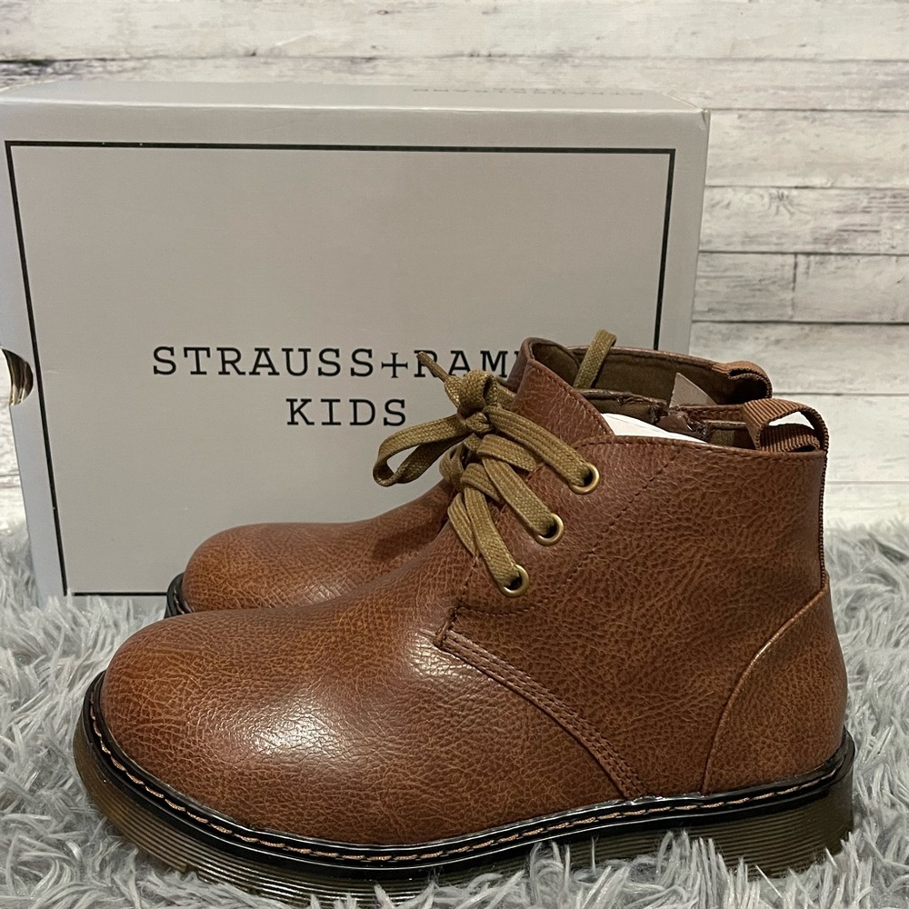 NEW in Box Boy’s  Strauss + Ramm Cadit Cog Boots Size 5